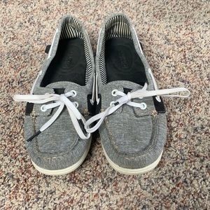 Lightweight gray Sperry’s